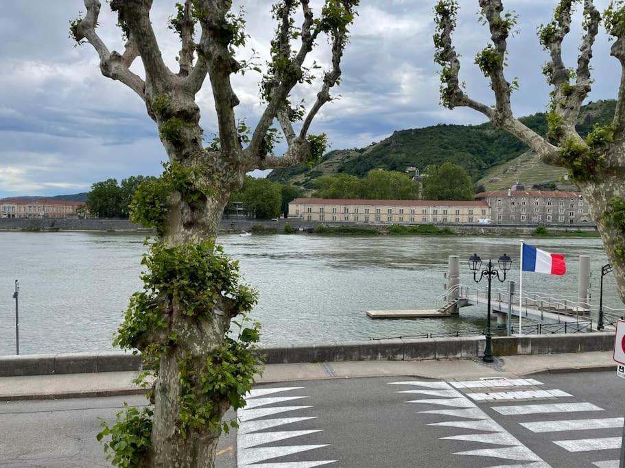 泰恩·埃米塔日La Batellerie, Vue Sur Rhone别墅 外观 照片
