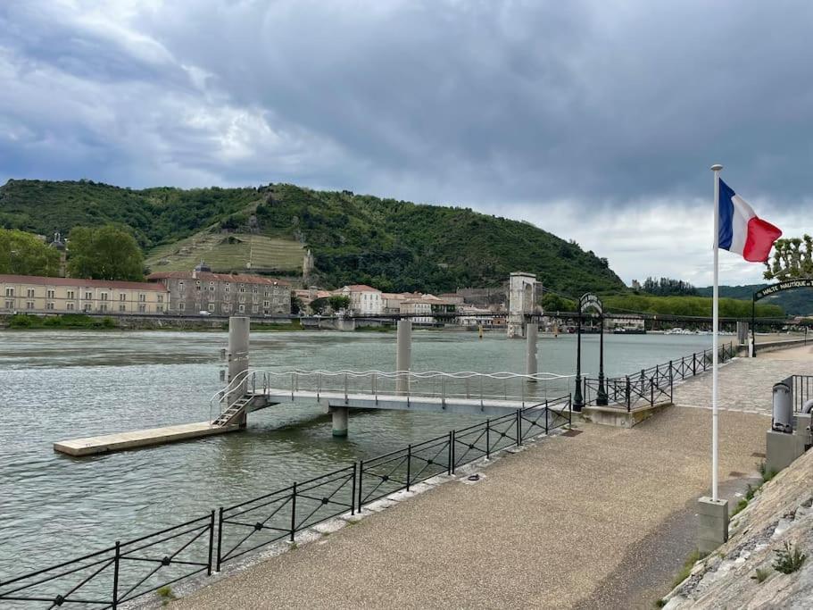 泰恩·埃米塔日La Batellerie, Vue Sur Rhone别墅 外观 照片